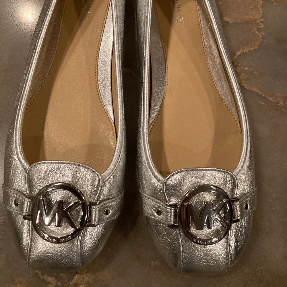 NWOT Michael Kors MK Women's Fulton Moccasin Flats Silver size 8.5